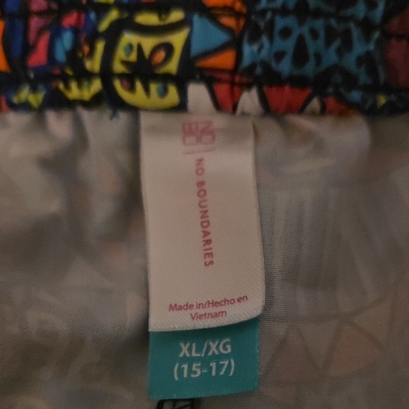 No Boundaries Multicolor Geometric Women's Athletic Shorts - Picture 4 of 4